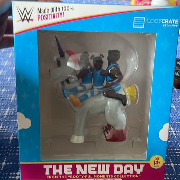 The first ever WWE Slam crate/Lootcrate. - Picture 5 of 8